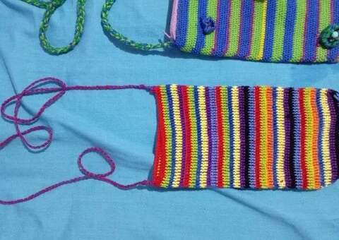 Venta de bolsitas tejidas a mano con diferentes colores - 3/5